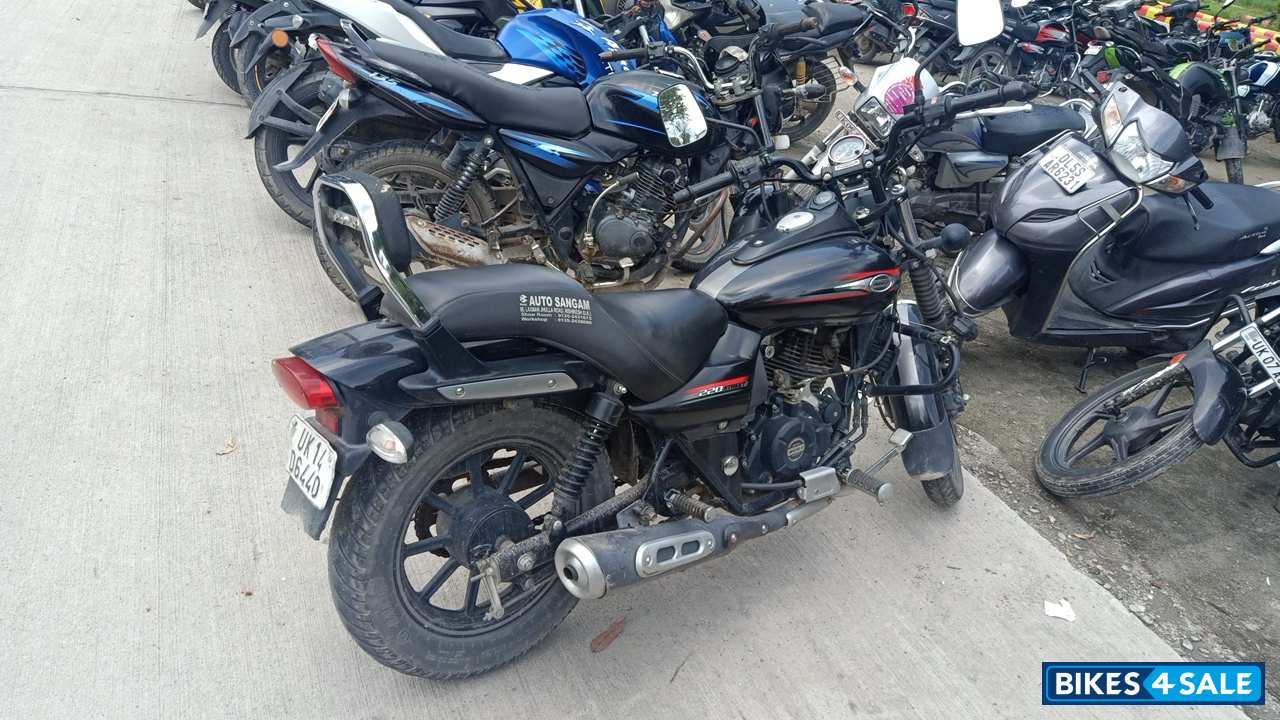 Black Bajaj Avenger Street 220