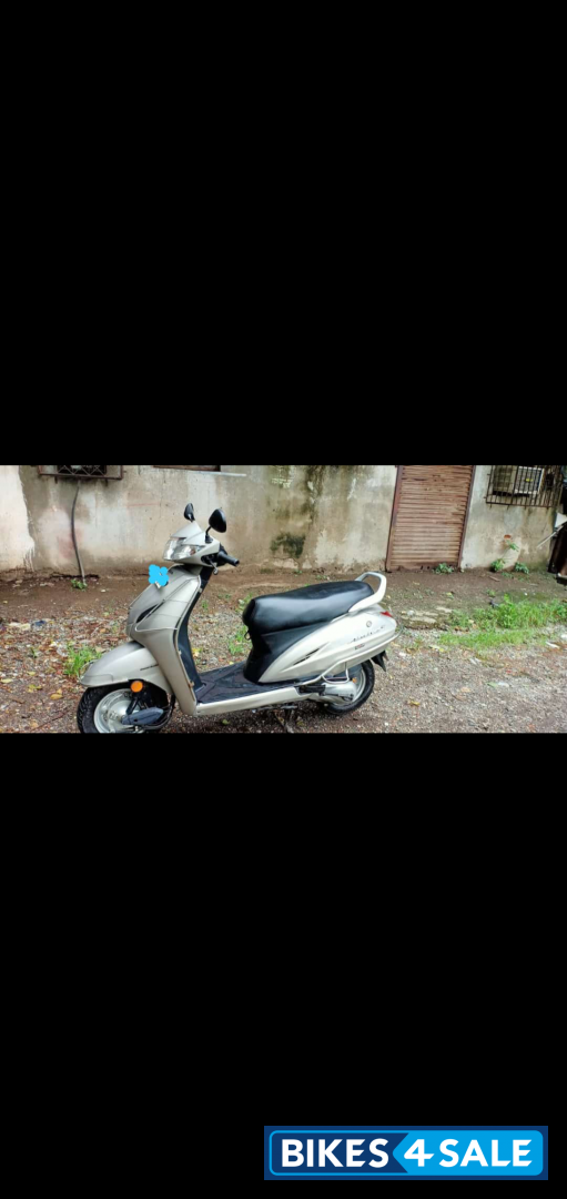 Met Pearl Silver Honda Activa 4G Met Pearl Silver Honda Activa 4G