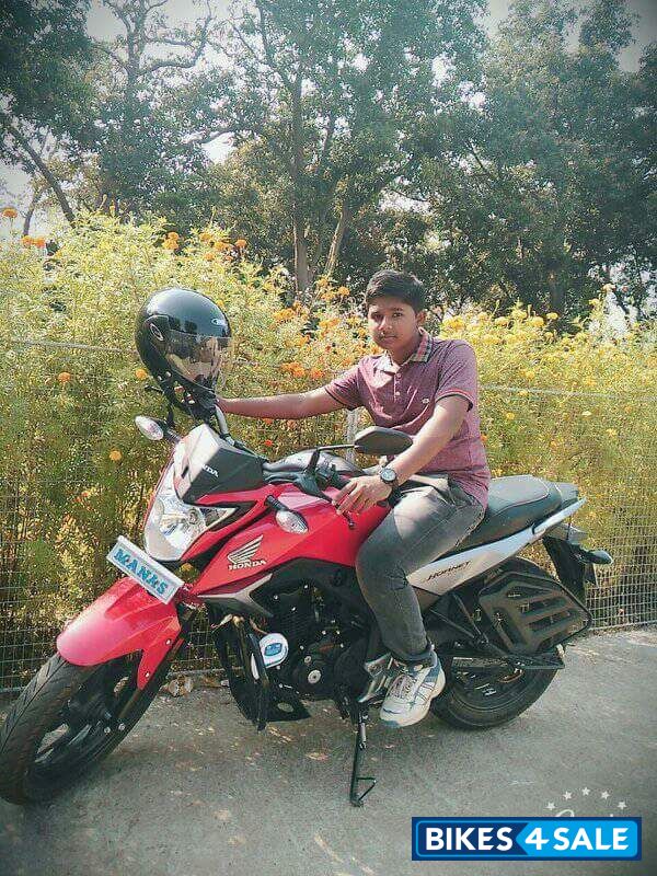 Red Honda CB Hornet 160R