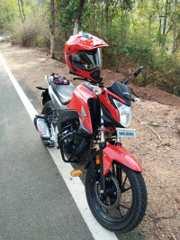 Red Honda CB Hornet 160R