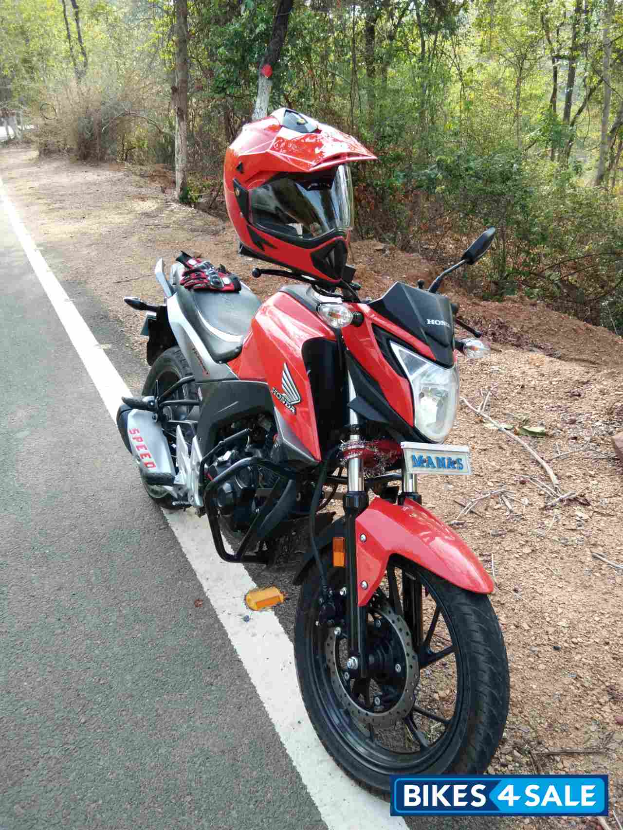 Red Honda CB Hornet 160R