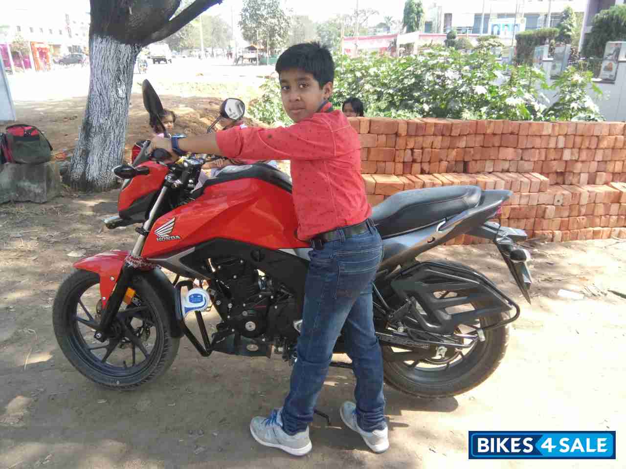 Red Honda CB Hornet 160R