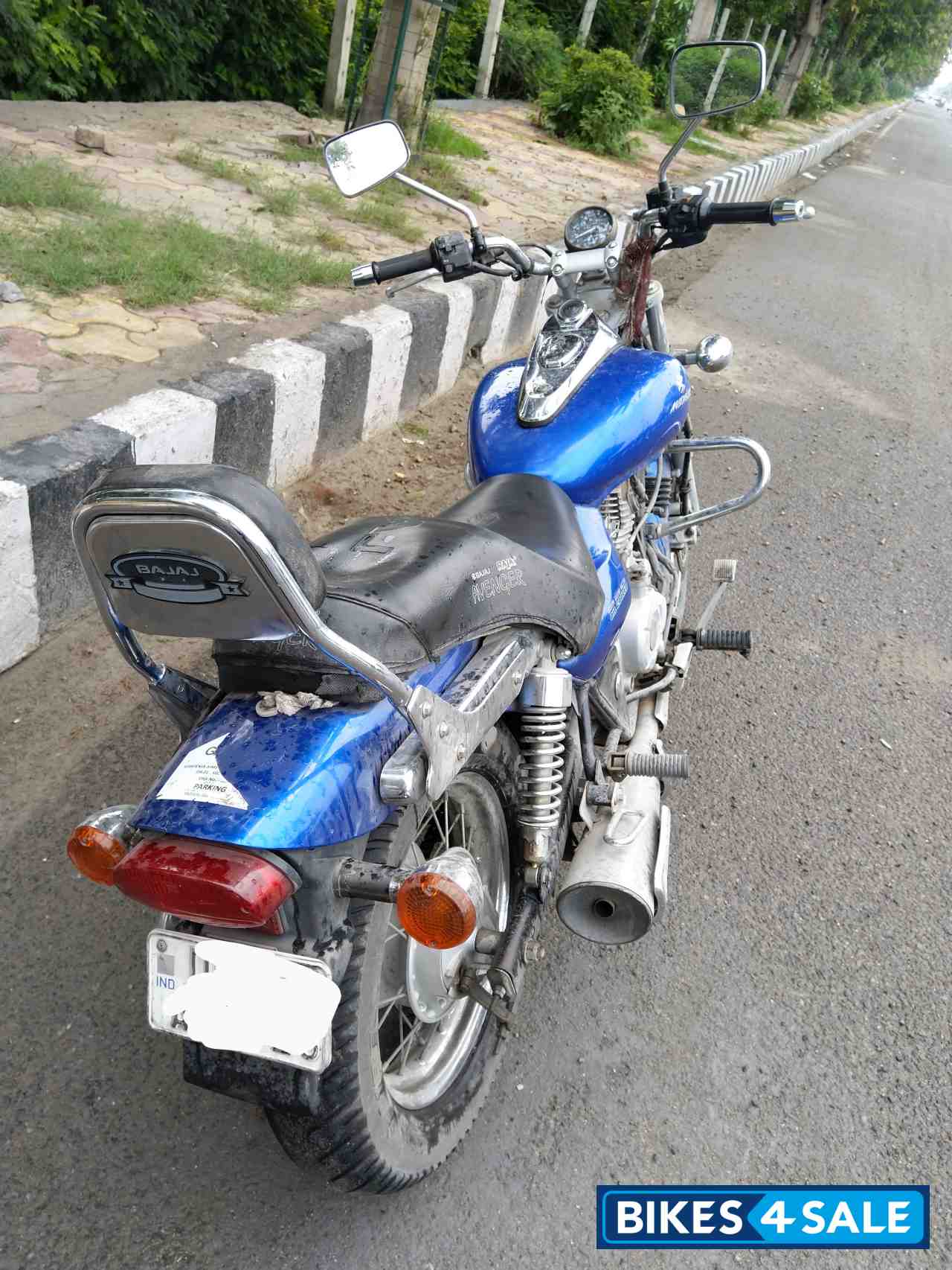 St.blue Bajaj Avenger 220 DTS-i