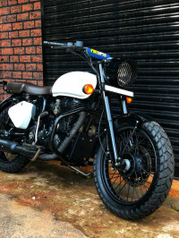 White Royal Enfield Classic 350