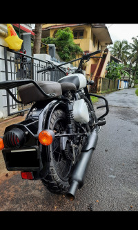 White Royal Enfield Classic 350