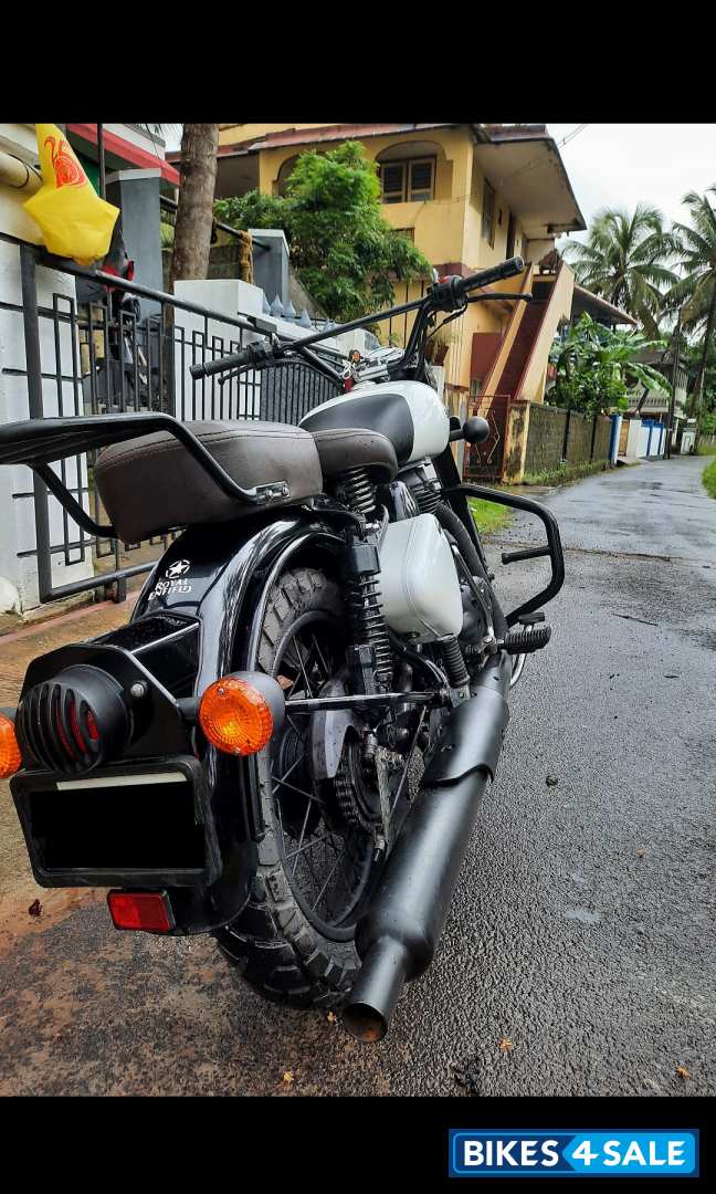 White Royal Enfield Classic 350