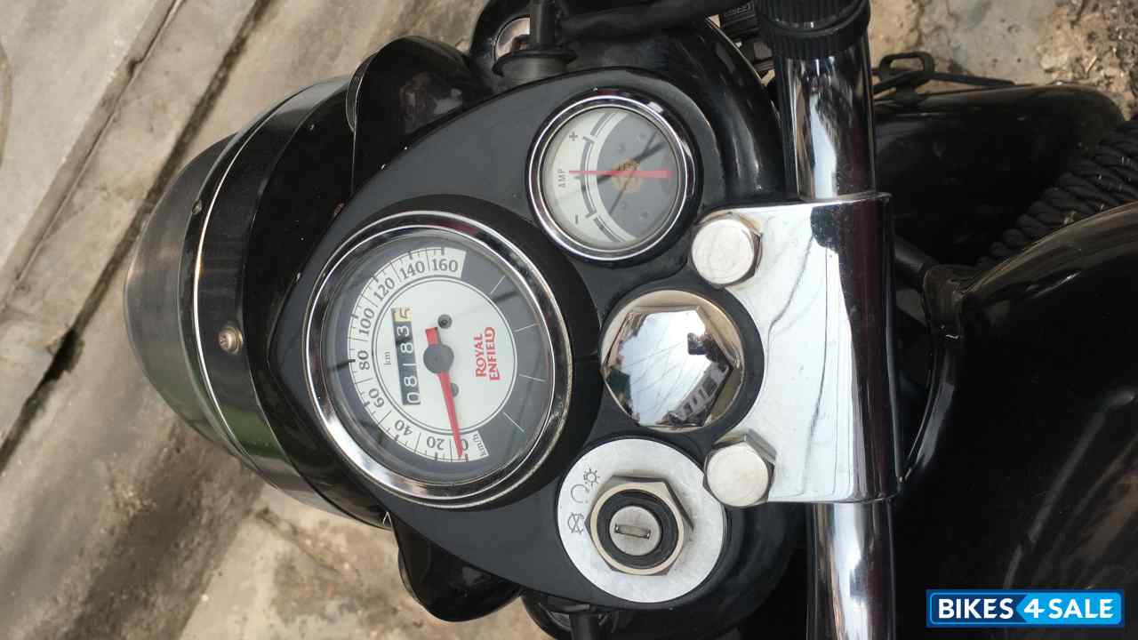 Black Royal Enfield Classic 350 BS VI