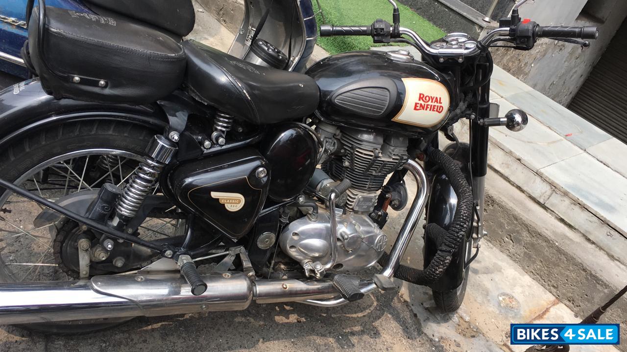 Black Royal Enfield Classic 350 BS VI Black Royal Enfield Classic 350 BS VI