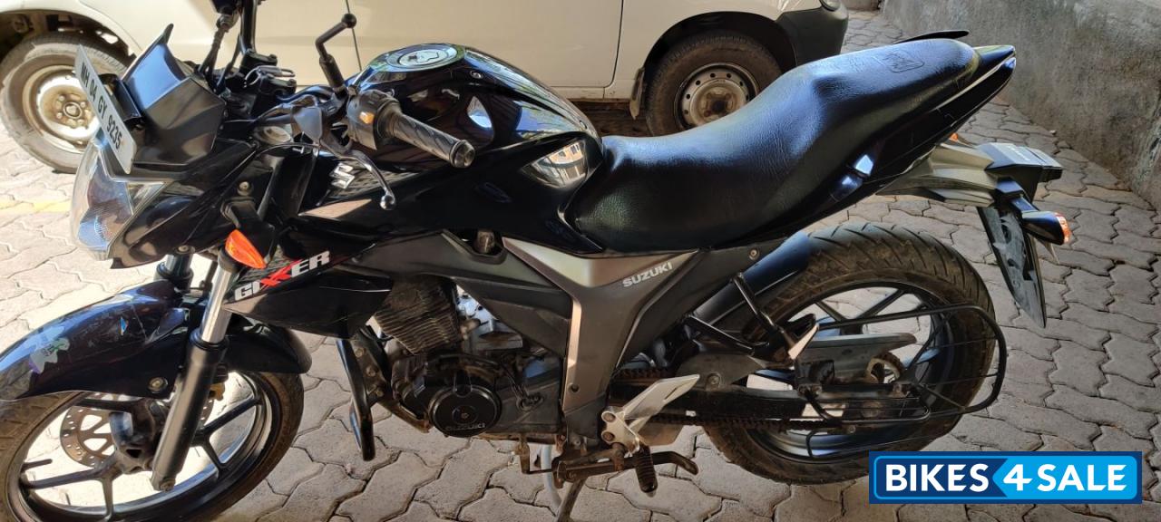 Black Suzuki Gixxer 150