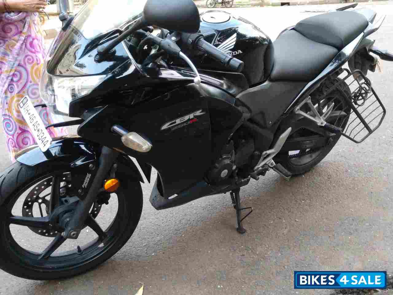 Black Honda CBR 250R ABS