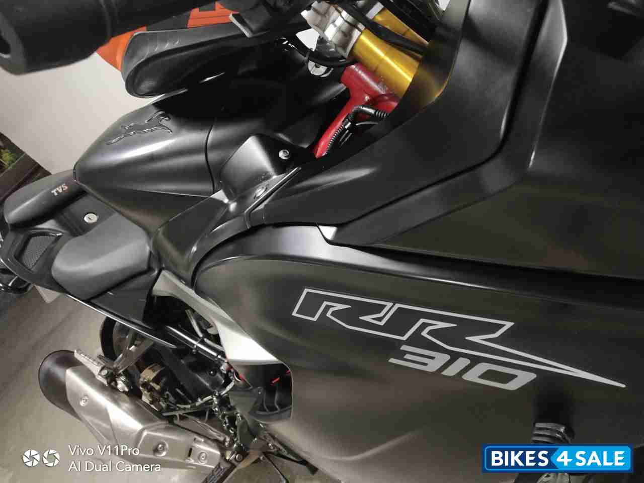 Mate Black TVS Apache RR 310