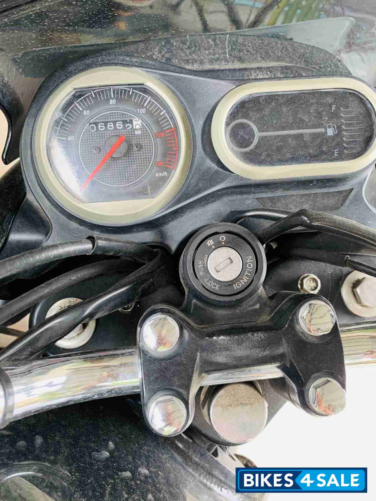 Bajaj V15
