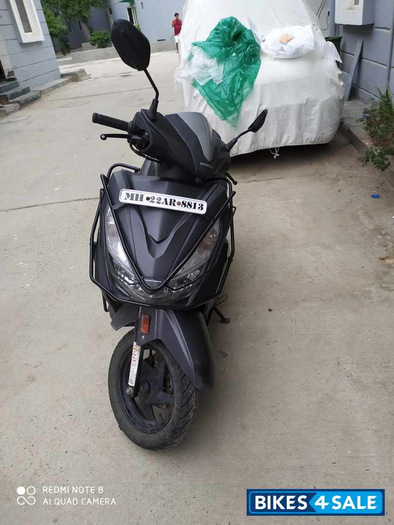 Grey Honda Grazia