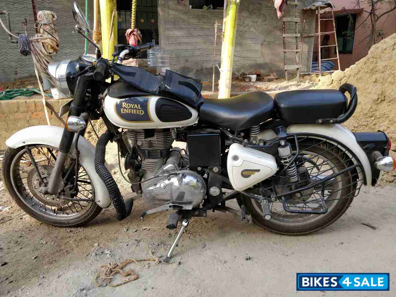White Royal Enfield Classic 350