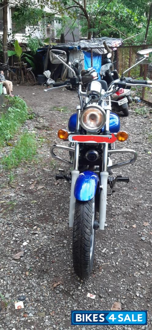 Blue Bajaj Avenger 220 DTS-i
