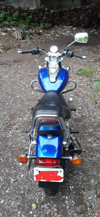 Blue Bajaj Avenger 220 DTS-i