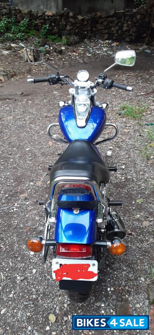 Blue Bajaj Avenger 220 DTS-i
