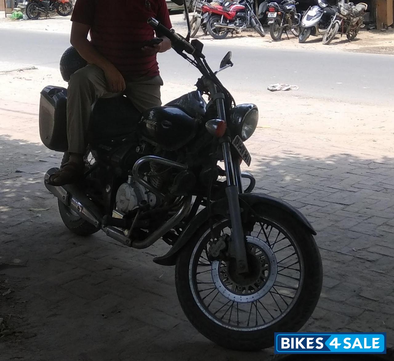 Bajaj Avenger 220 DTS-i