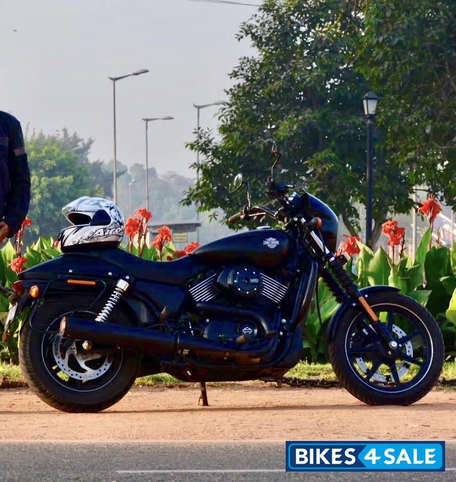 Matt Black Harley Davidson Street 750