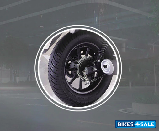 Red Bajaj Avenger Street 160