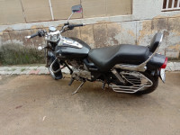 Black Bajaj Avenger 220 DTS-i