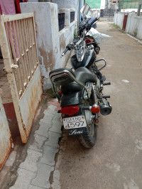 Black Bajaj Avenger 220 DTS-i