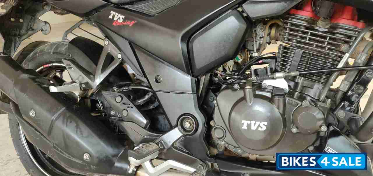 Black TVS Apache RTR 200 4V