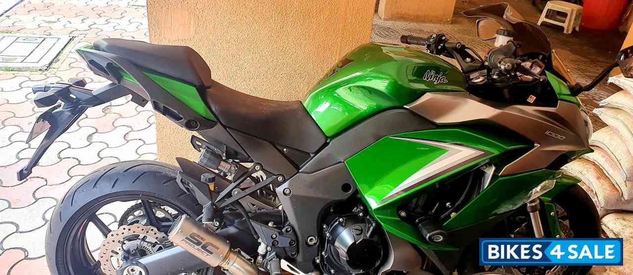 Emerald Blazed Green Kawasaki Ninja 1000