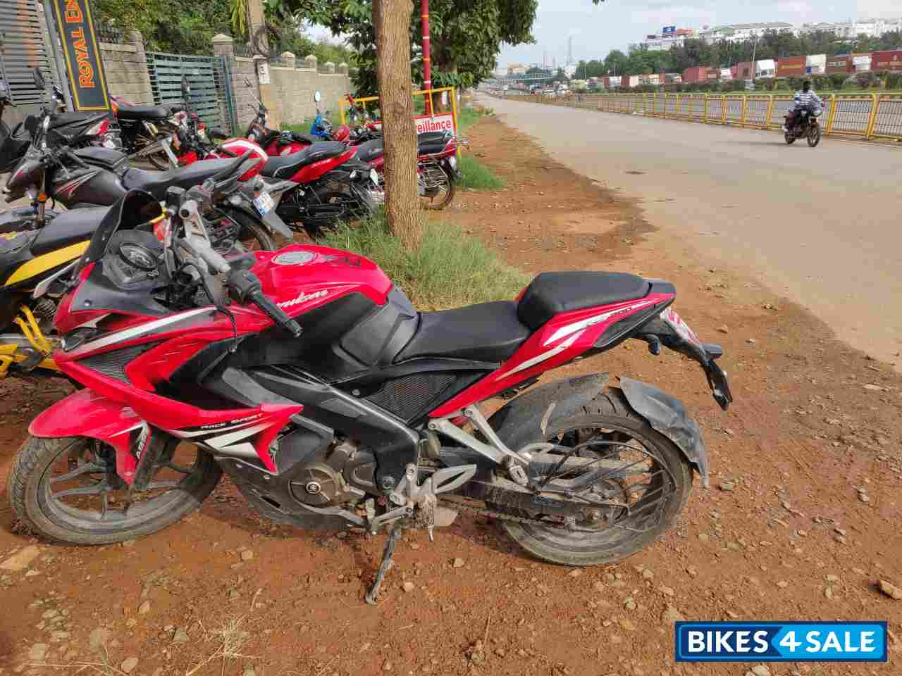 Bajaj Pulsar RS 200 ABS