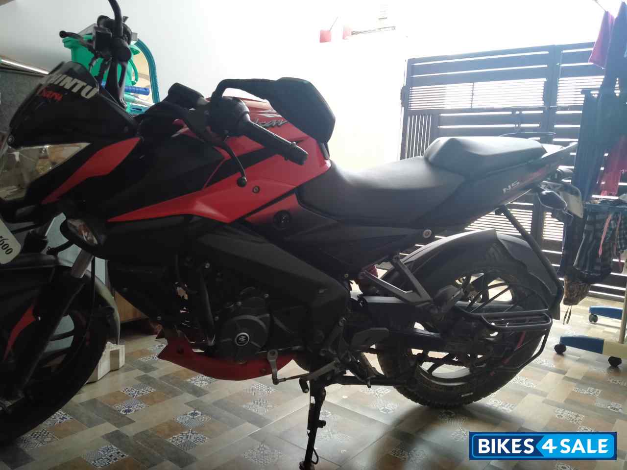 Red Bajaj Pulsar NS 160 BS6