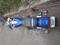 Blue Bajaj Avenger 220 DTS-i