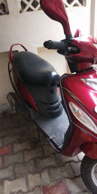 Red Mahindra Rodeo RZ