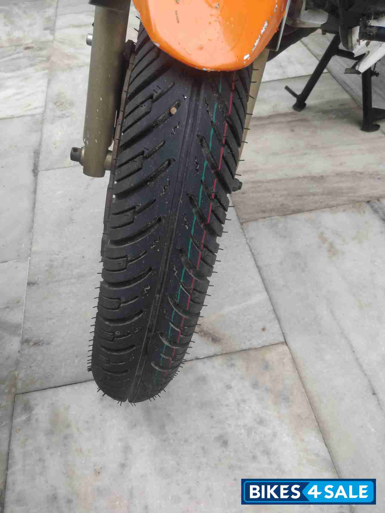 White TVS Apache RTR 180