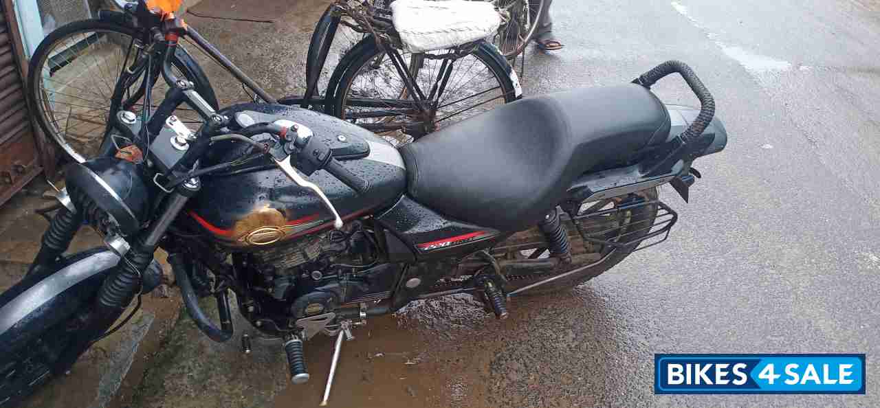 Black Bajaj Avenger Street 220