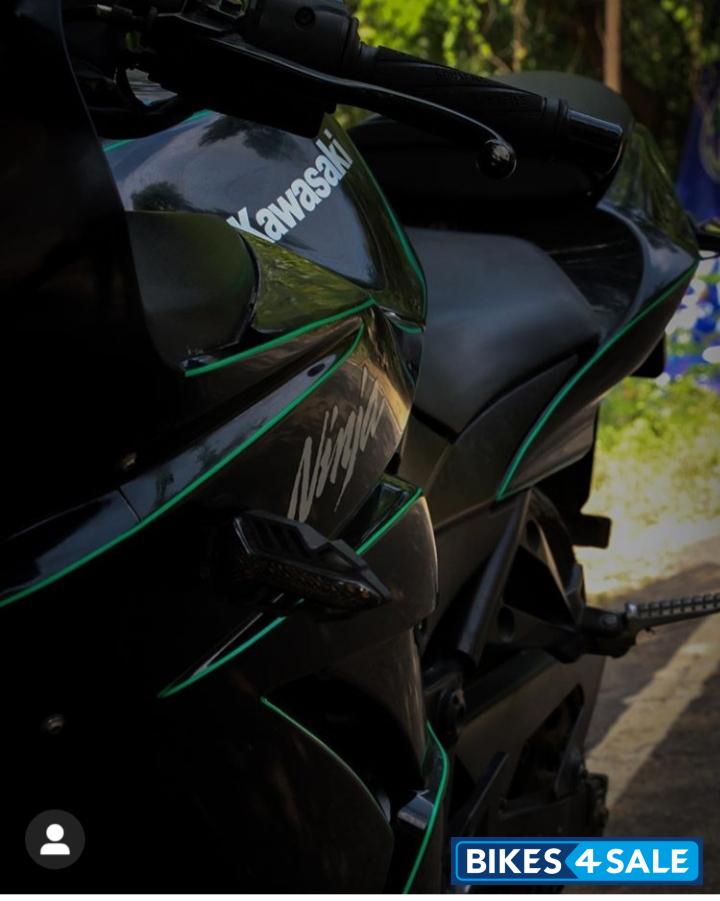 Black Kawasaki Ninja 250R