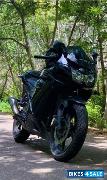 Black Kawasaki Ninja 250R