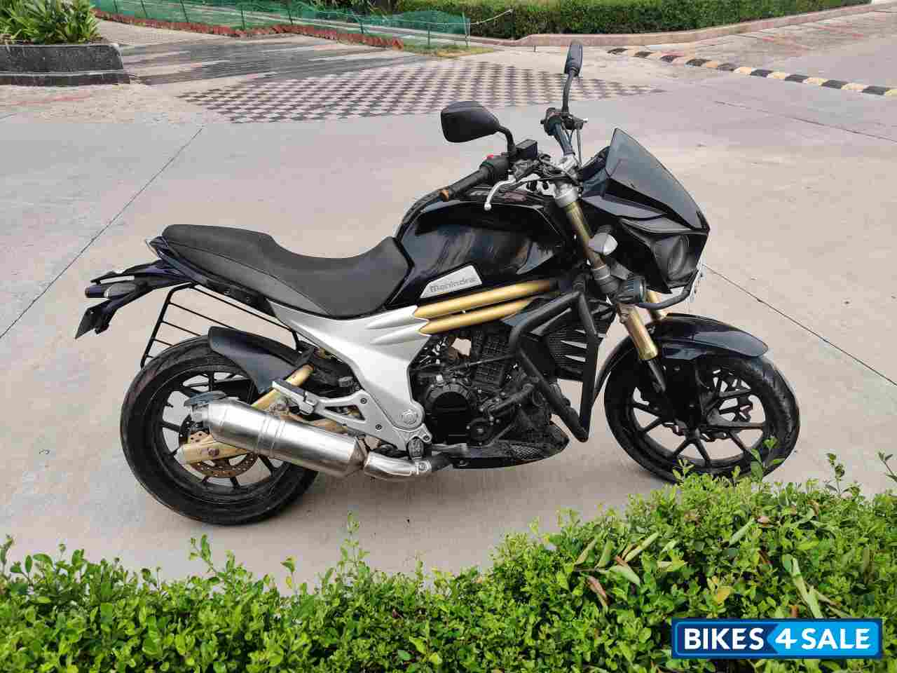 Mahindra Mojo