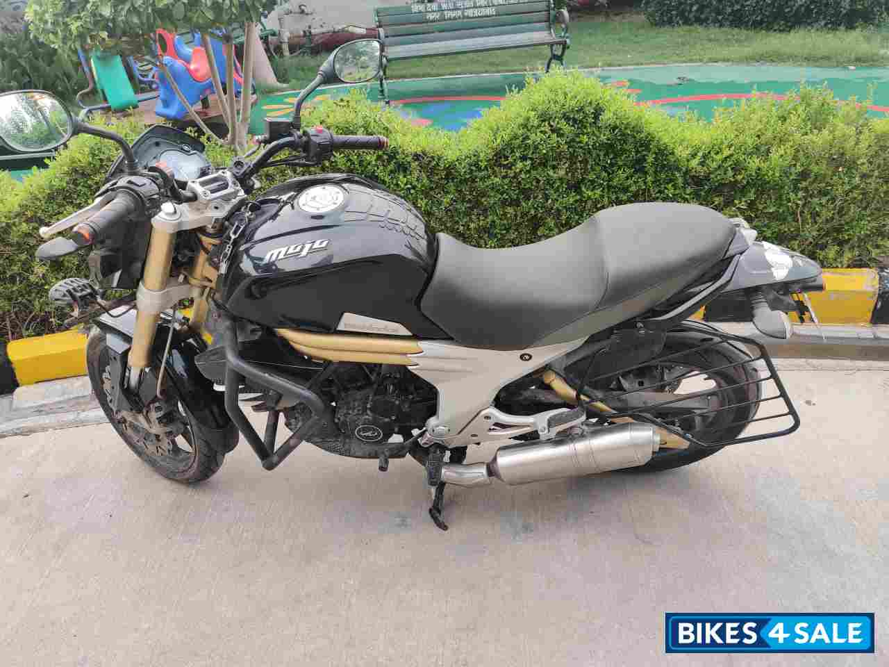 Mahindra Mojo