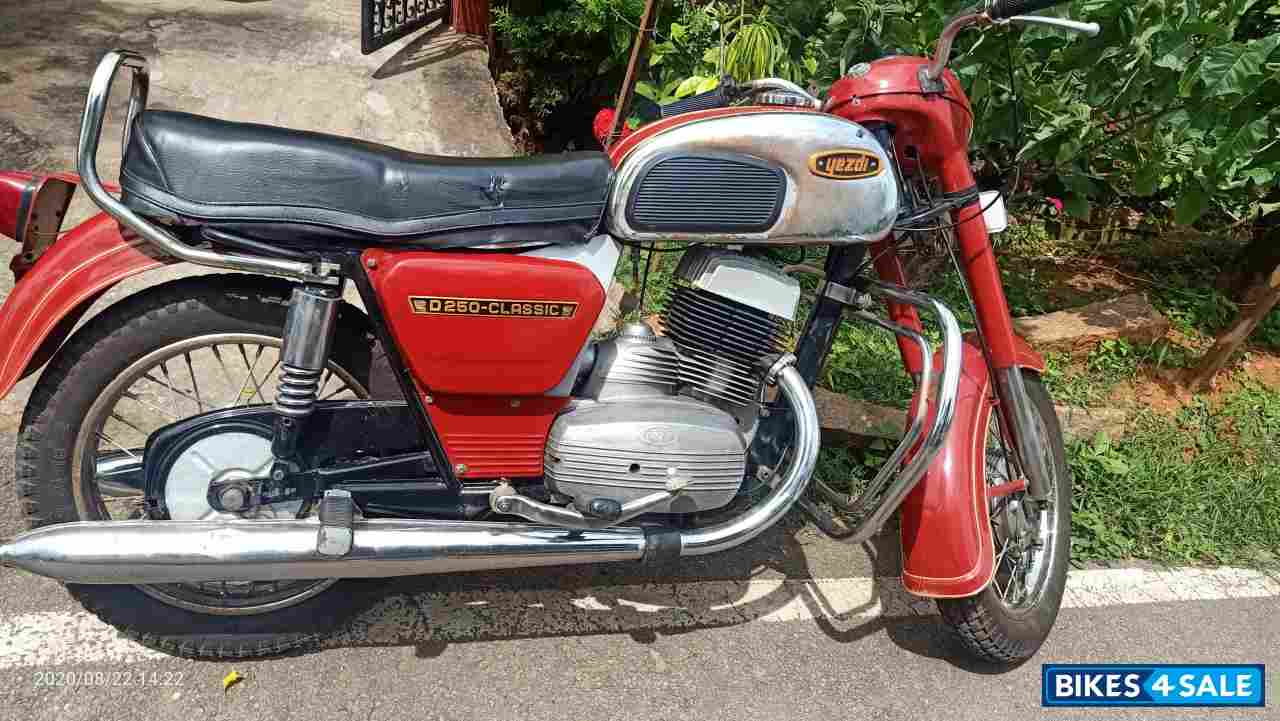 Red Ideal Jawa Yezdi CL II
