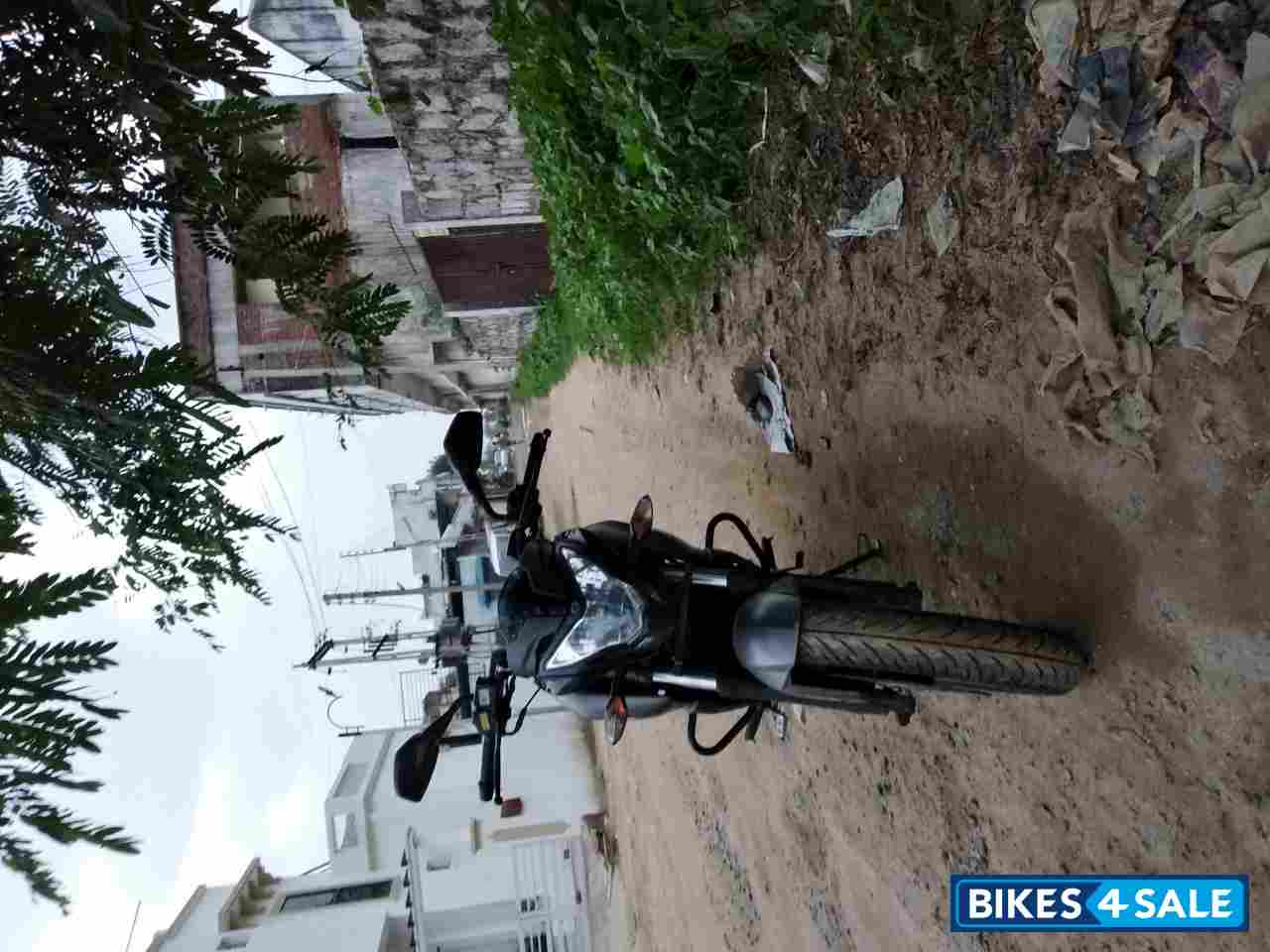 Black Bajaj Pulsar 200 NS