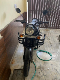 Stealth Black Royal Enfield Classic 500