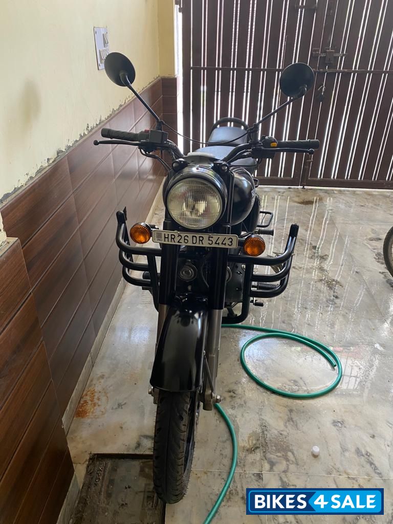 Stealth Black Royal Enfield Classic 500 Stealth Black Royal Enfield Classic 500