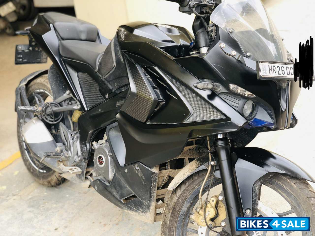 Black Bajaj Pulsar RS 200 ABS