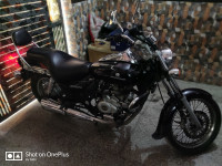 Black Bajaj Avenger 220 DTS-i