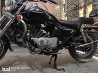 Black Bajaj Avenger 220 DTS-i