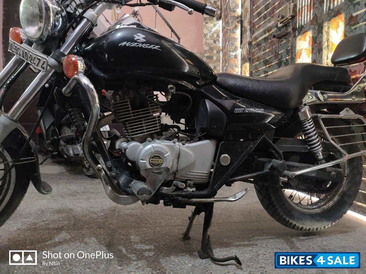 Black Bajaj Avenger 220 DTS-i Black Bajaj Avenger 220 DTS-i