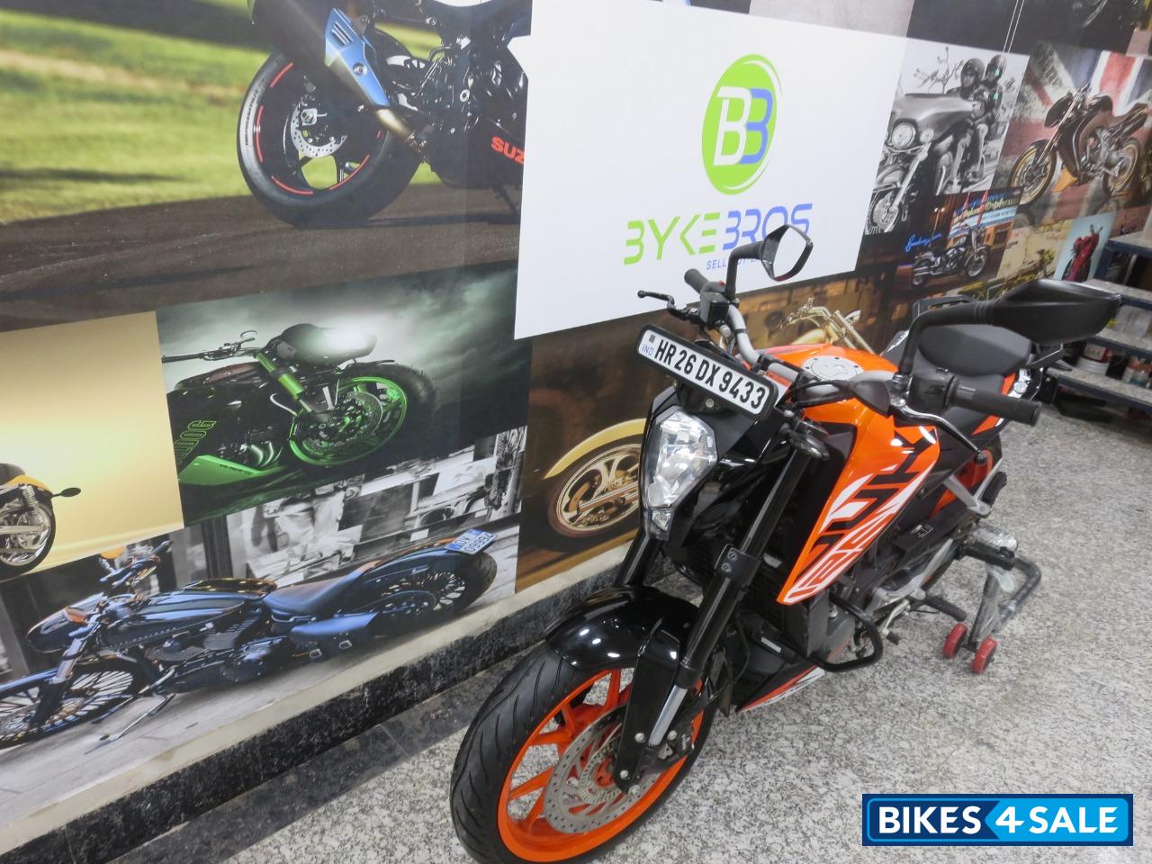 Orange Black KTM Duke 125