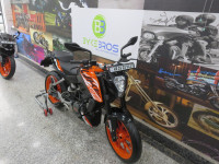 Orange Black KTM Duke 125