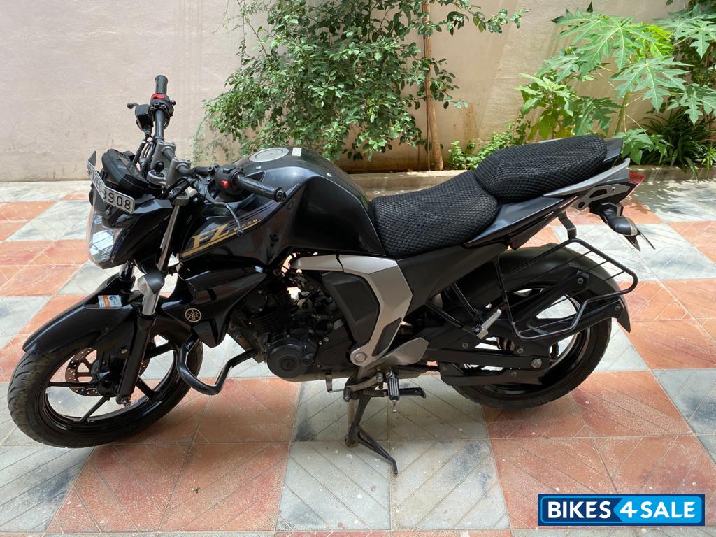 Black Yamaha FZ FI V2