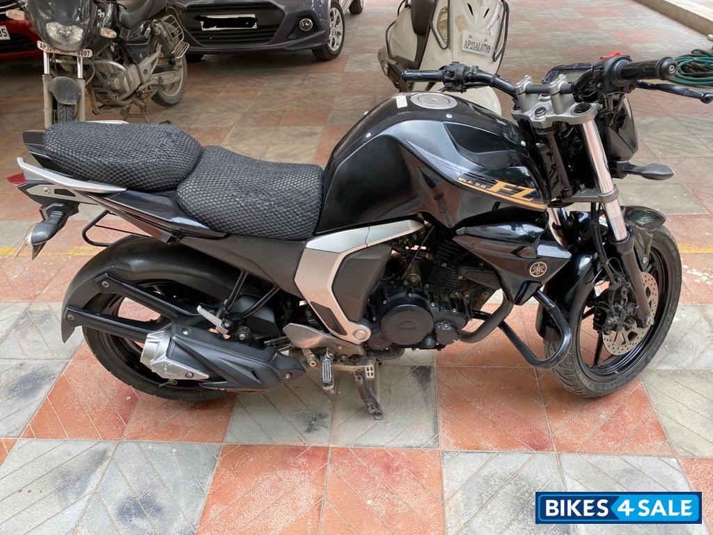 Black Yamaha FZ FI V2